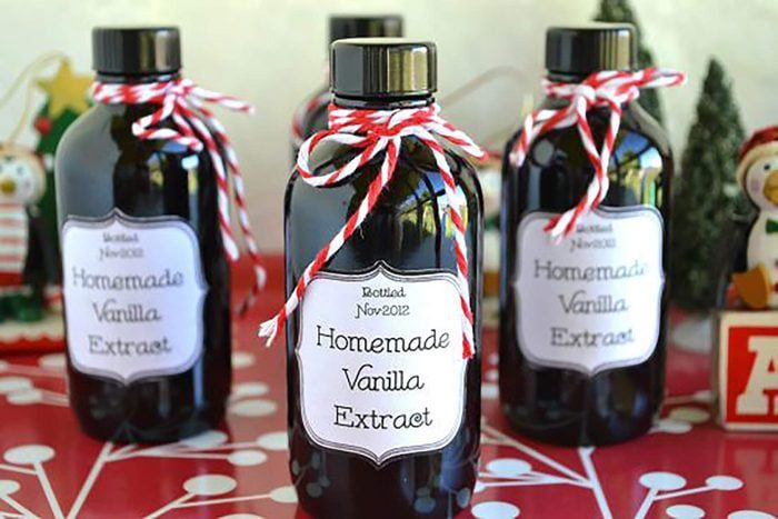 30 Insanely Cute DIY Christmas Gift Ideas to Impress Anyone 85 30 Insanely Cute DIY Christmas Gift Ideas to Impress Anyone 13 Homemade Vanilla Bean Extract 26 Handmade Gifts for Everyone on Your List Lindsey Galvez 1 DIY Christmas Gift Ideas