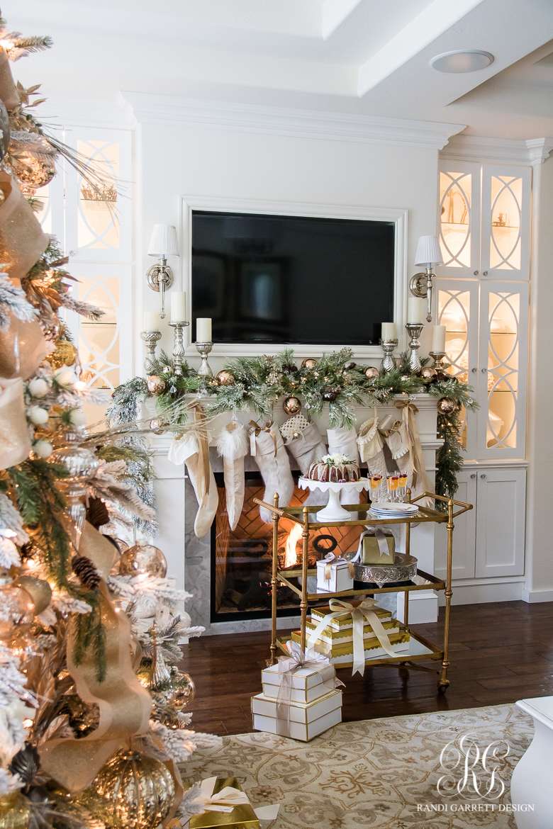 40+ Elegant Christmas Mantel Decor Ideas 35 40+ Elegant Christmas Mantel Decor Ideas bnjhbjhbbh Christmas Mantel Decor