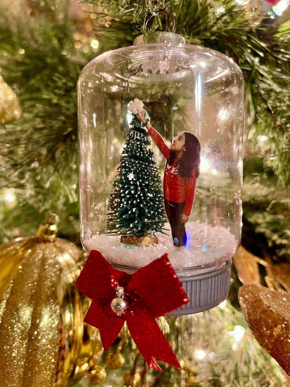 30 Insanely Cute DIY Christmas Gift Ideas to Impress Anyone 70 30 Insanely Cute DIY Christmas Gift Ideas to Impress Anyone christmas photo snow globe ornament 1152x1536 1 DIY Christmas Gift Ideas