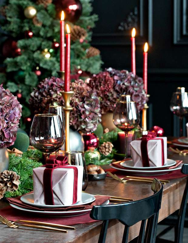 50+ Elegant Christmas Table Decor Ideas to Inspire You 116 50+ Elegant Christmas Table Decor Ideas to Inspire You crop I80 4924 2 Christmas Table Decor