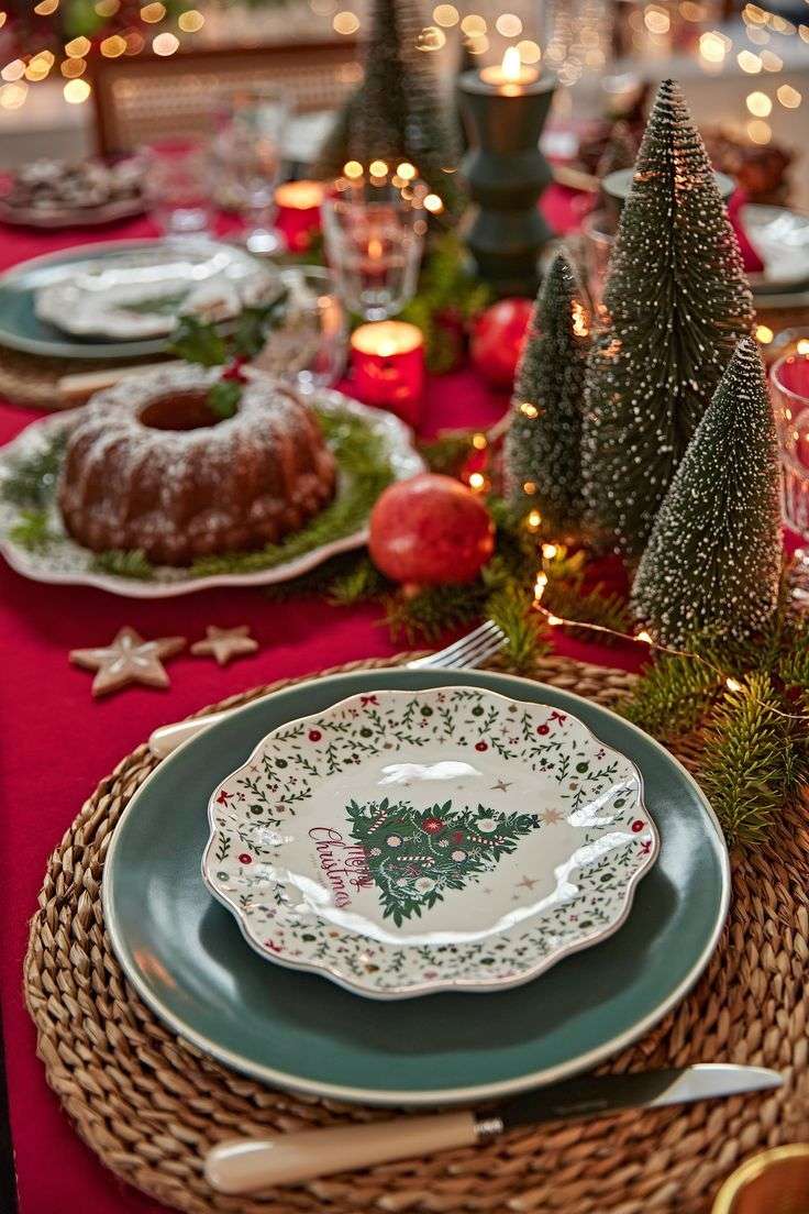 50+ Elegant Christmas Table Decor Ideas to Inspire You 115 50+ Elegant Christmas Table Decor Ideas to Inspire You e3fe6fa432650ce6679b46ab5c9587a7 Christmas Table Decor