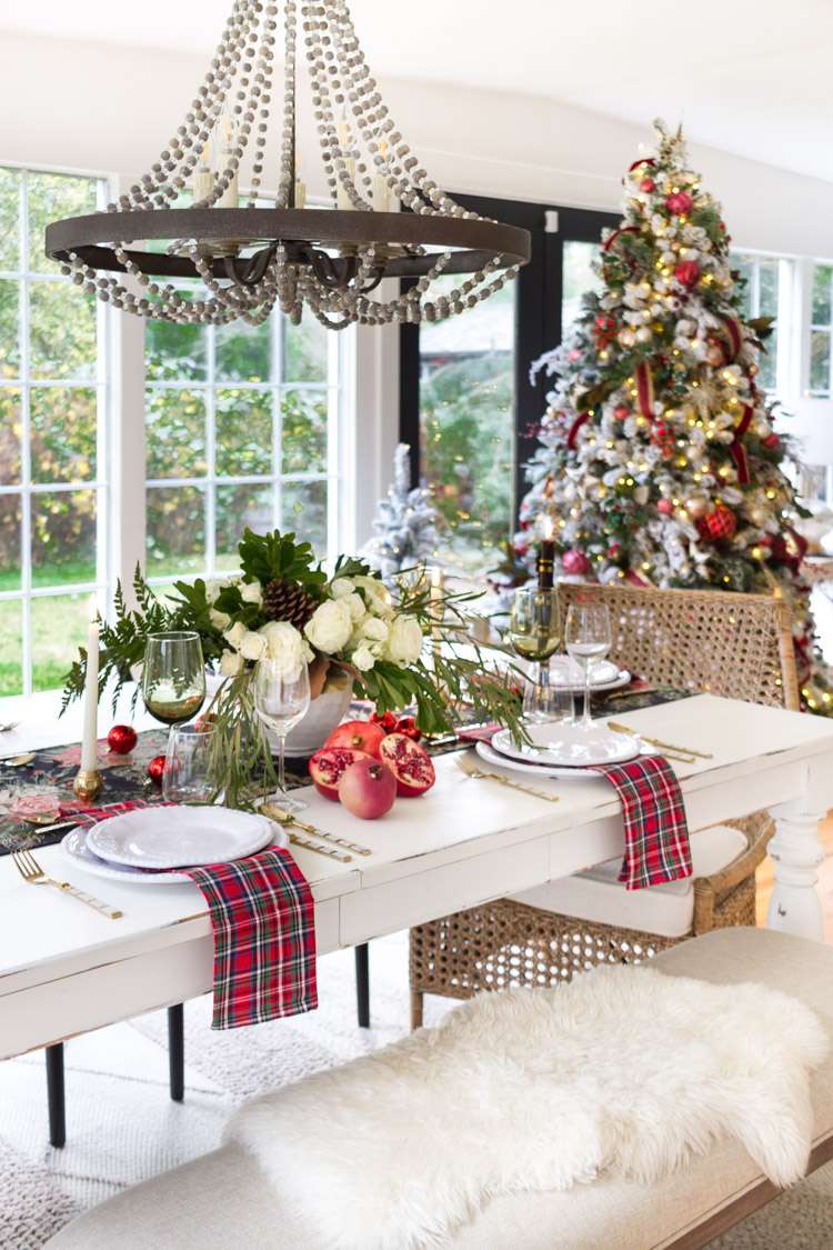 50+ Elegant Christmas Table Decor Ideas to Inspire You 114 50+ Elegant Christmas Table Decor Ideas to Inspire You GHGGVH Christmas Table Decor