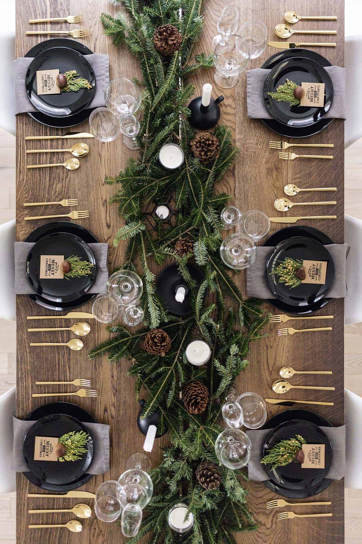 50+ Elegant Christmas Table Decor Ideas to Inspire You 118 50+ Elegant Christmas Table Decor Ideas to Inspire You Gorgeous Christmas Table Centerpiece Ideas 06 1 Kindesign Christmas Table Decor