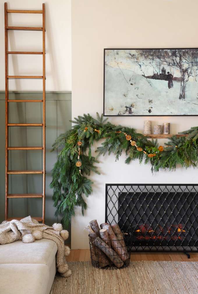 40+ Elegant Christmas Mantel Decor Ideas 31 40+ Elegant Christmas Mantel Decor Ideas HBHG Christmas Mantel Decor