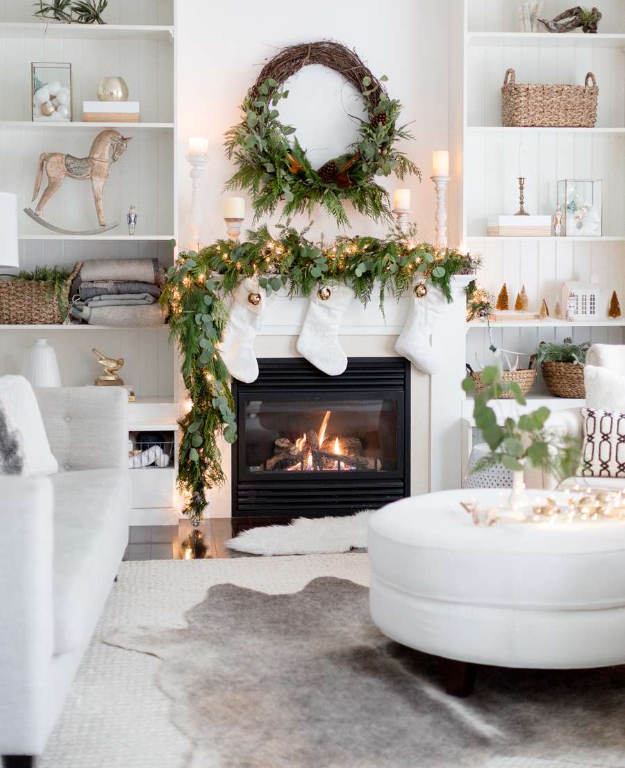 40+ Elegant Christmas Mantel Decor Ideas 33 40+ Elegant Christmas Mantel Decor Ideas hbjbh 1 Christmas Mantel Decor