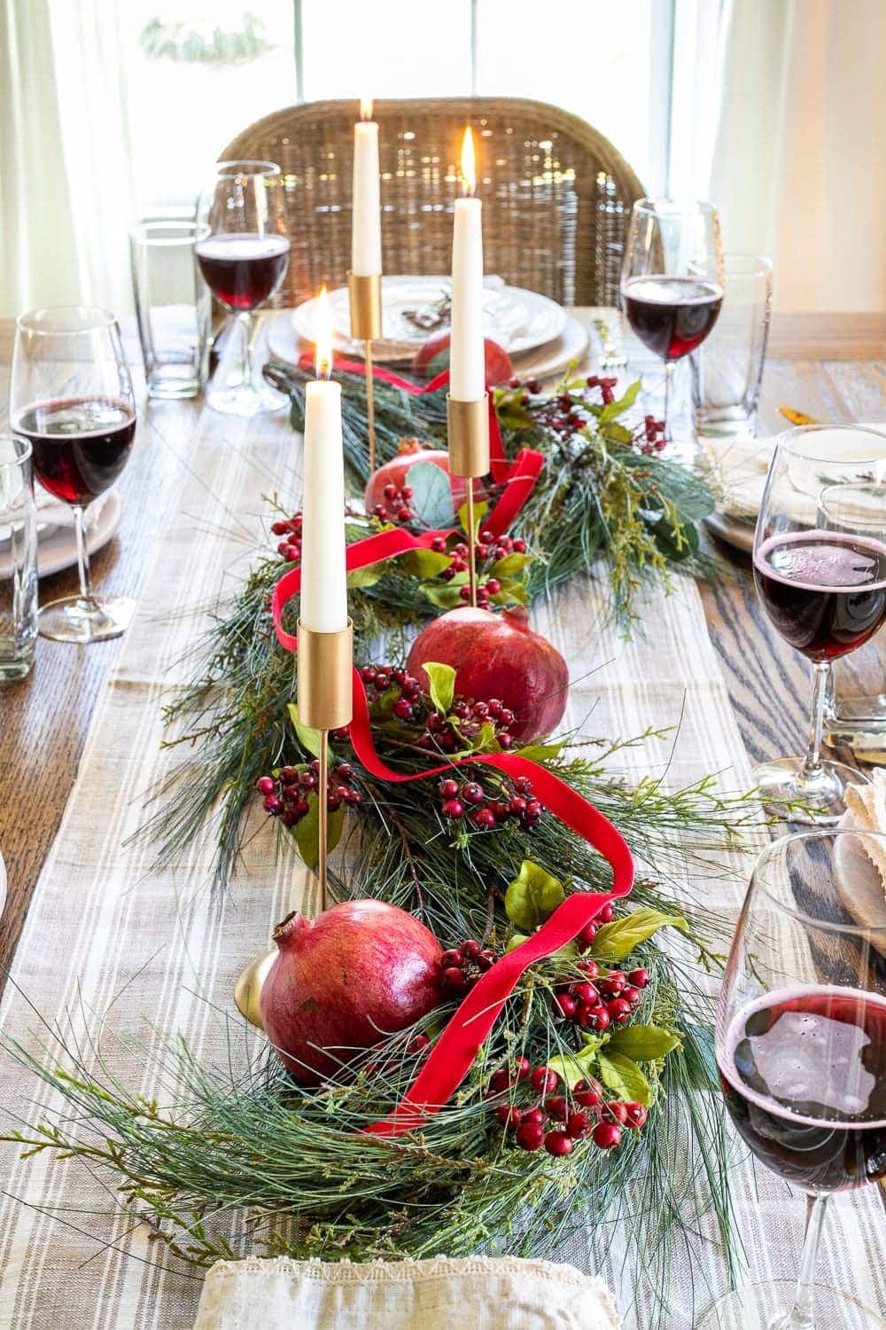 50+ Elegant Christmas Table Decor Ideas to Inspire You 124 50+ Elegant Christmas Table Decor Ideas to Inspire You hjbbhj Christmas Table Decor