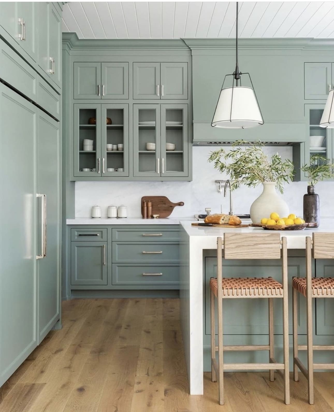 34 Beautiful Sage Green Kitchen Design Ideas to Inspire You 33 34 Beautiful Sage Green Kitchen Design Ideas to Inspire You Cottage-Style Sage Green Kitchen