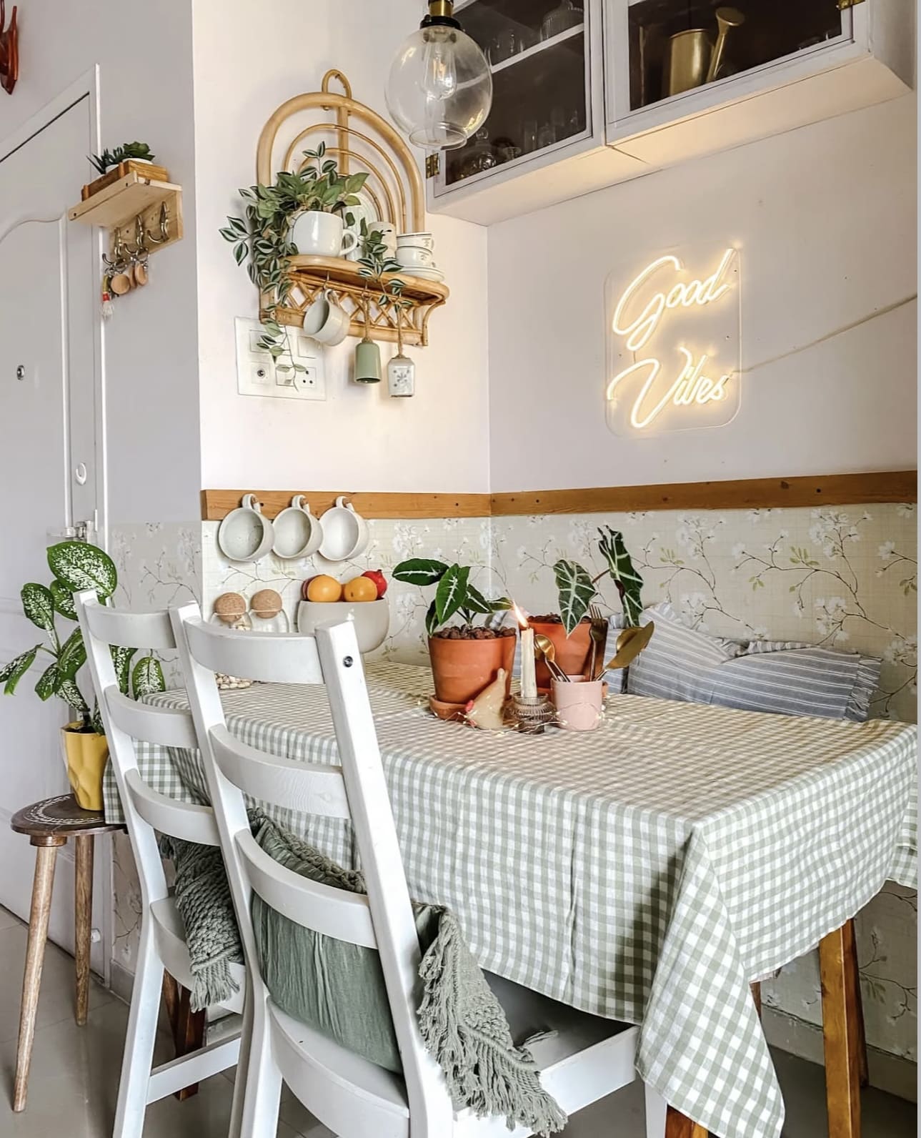 27 Genius Small Dining Room Ideas to Transform Your Space 71 27 Genius Small Dining Room Ideas to Transform Your Space IMG 3089 Small Dining Room Ideas