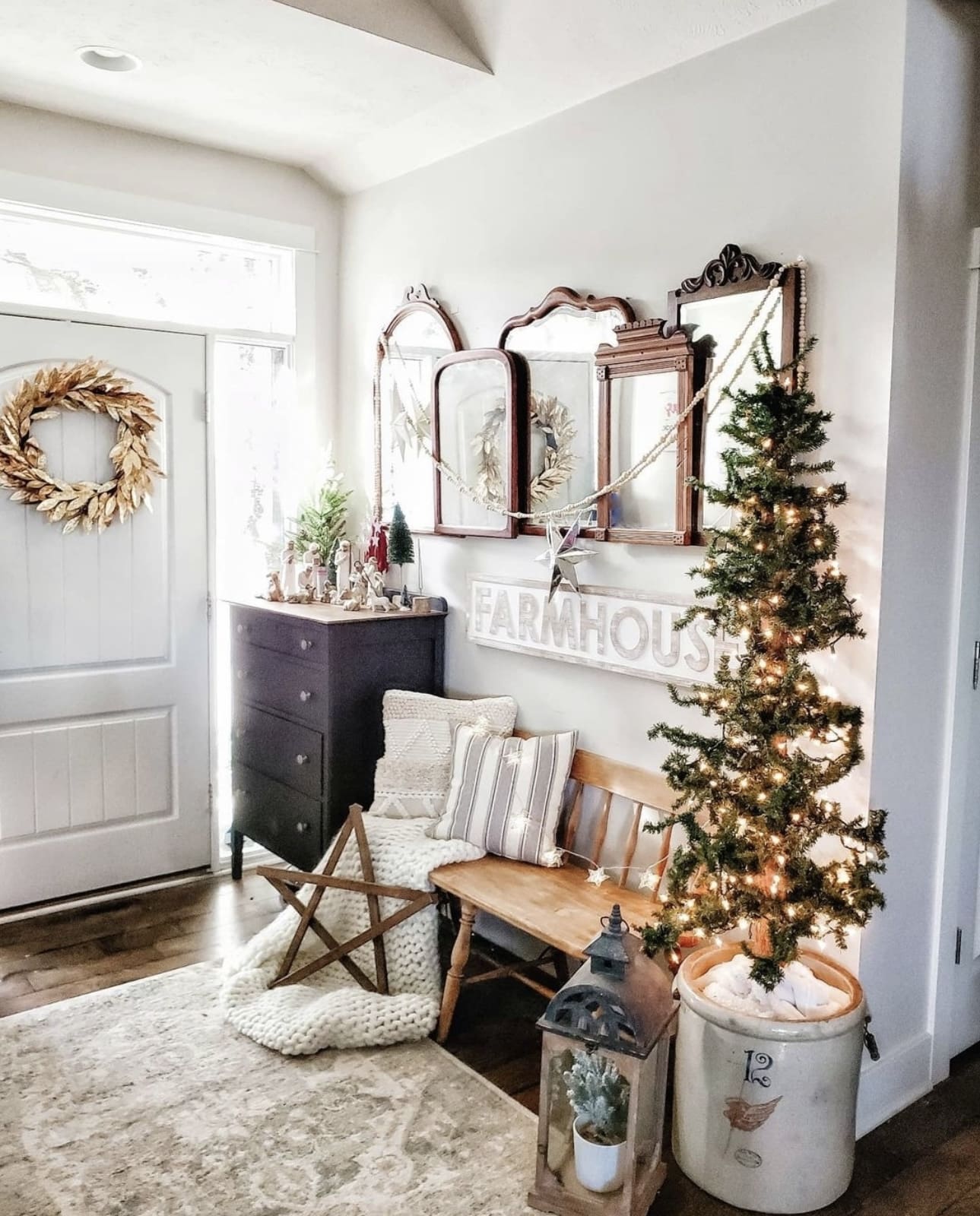34 Inviting Christmas Entryway Decor Ideas 98 34 Inviting Christmas Entryway Decor Ideas IMG 4802 Christmas Entryway Decor