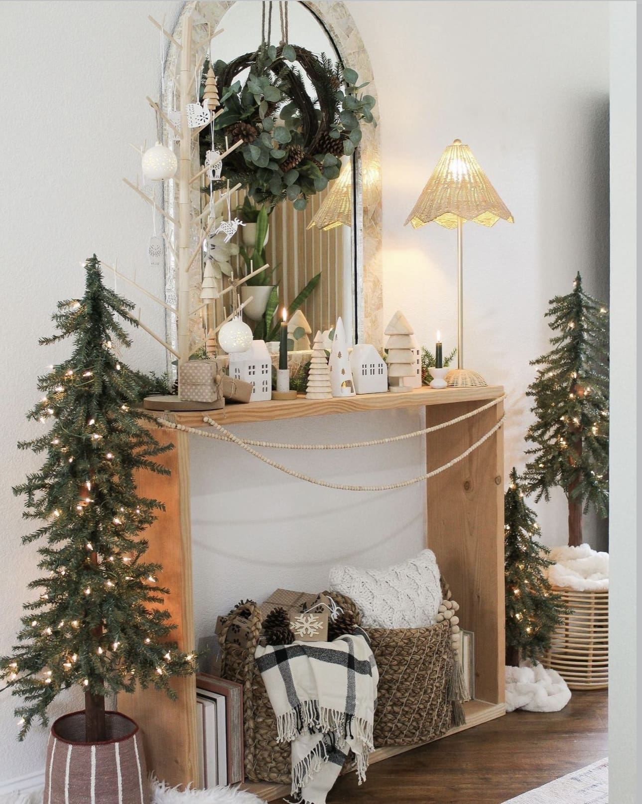 34 Inviting Christmas Entryway Decor Ideas 99 34 Inviting Christmas Entryway Decor Ideas IMG 4804 Christmas Entryway Decor