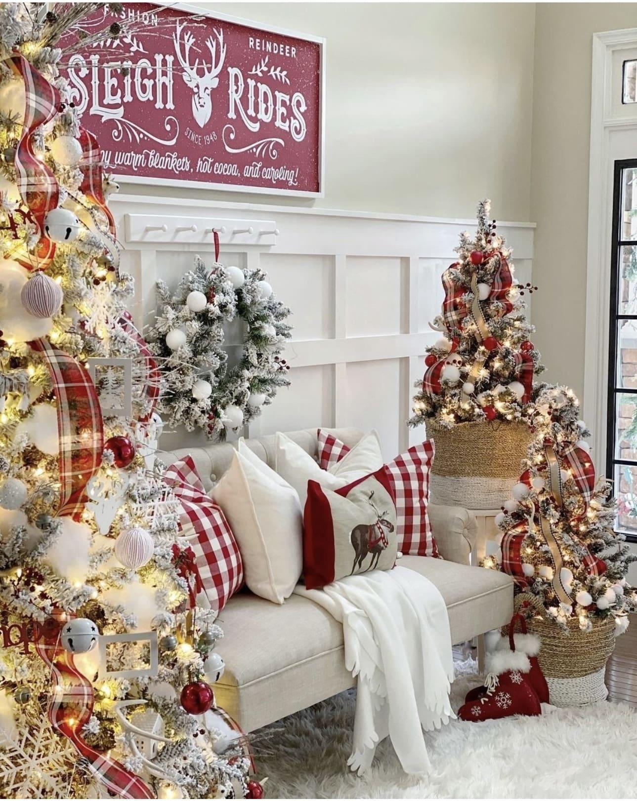 34 Inviting Christmas Entryway Decor Ideas 84 34 Inviting Christmas Entryway Decor Ideas IMG 4806 Christmas Entryway Decor