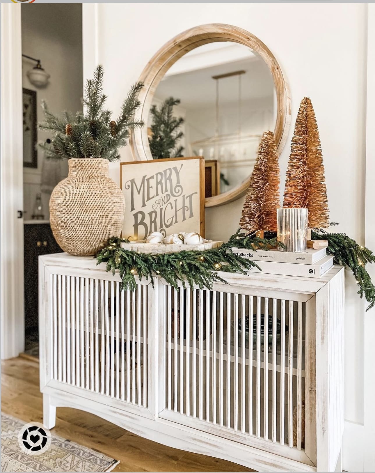 34 Inviting Christmas Entryway Decor Ideas 94 34 Inviting Christmas Entryway Decor Ideas IMG 4810 Christmas Entryway Decor