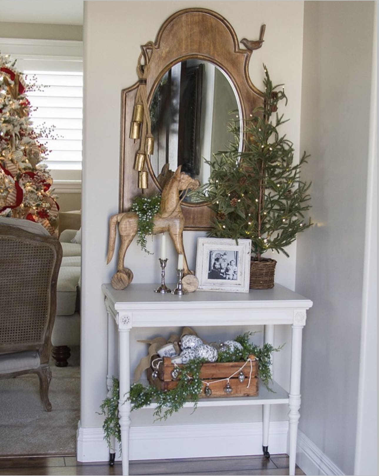 34 Inviting Christmas Entryway Decor Ideas 93 34 Inviting Christmas Entryway Decor Ideas IMG 4812 Christmas Entryway Decor