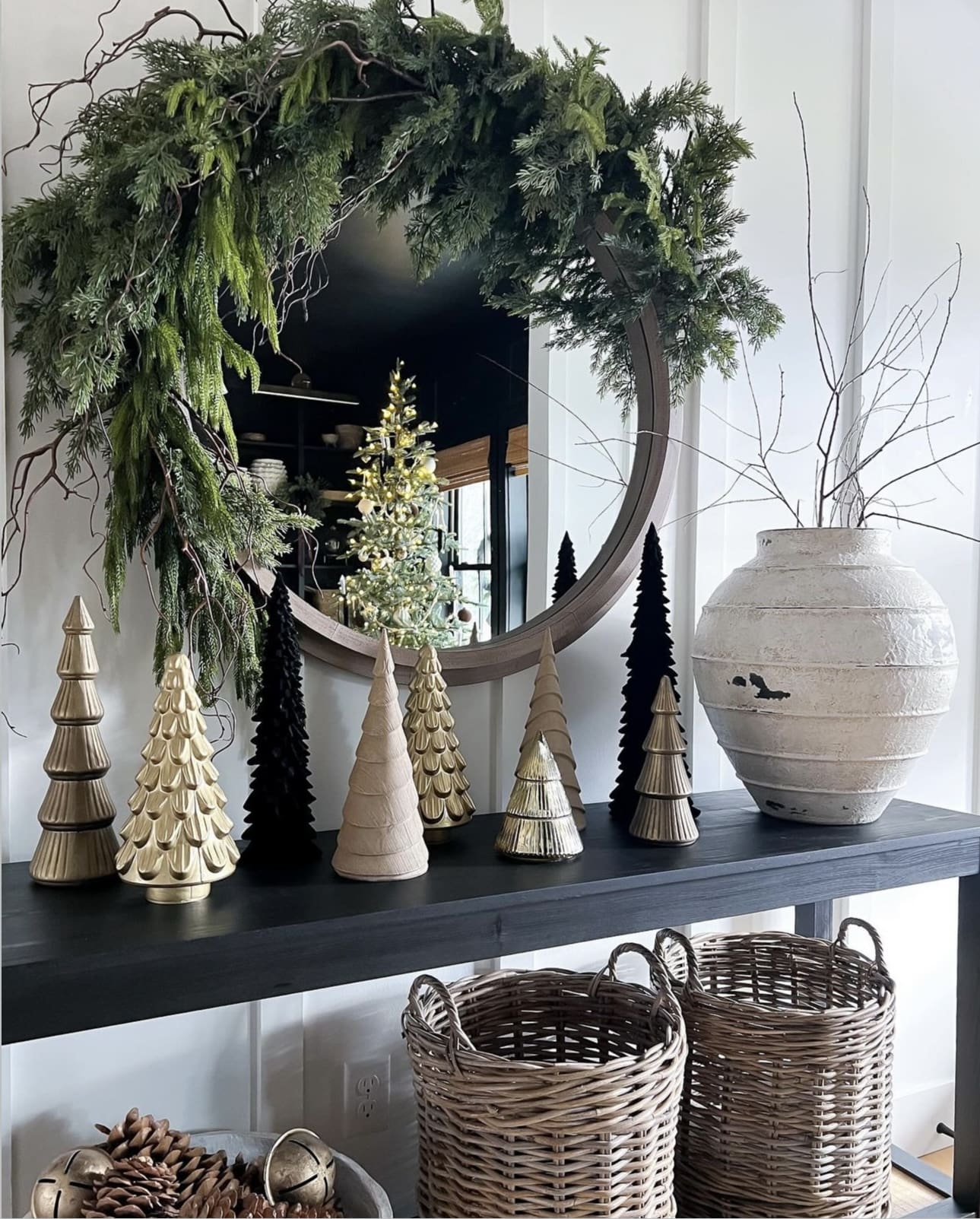 34 Inviting Christmas Entryway Decor Ideas 85 34 Inviting Christmas Entryway Decor Ideas IMG 4816 Christmas Entryway Decor