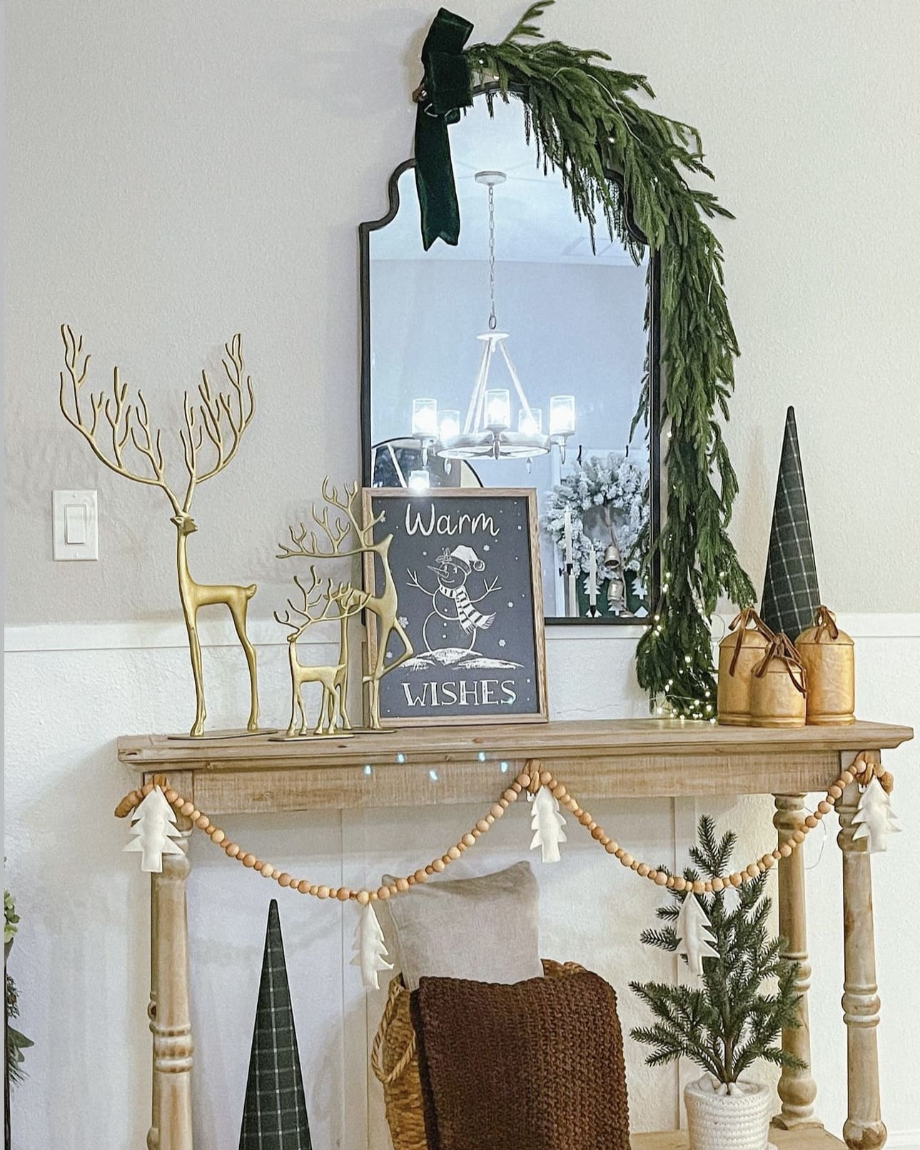 34 Inviting Christmas Entryway Decor Ideas 89 34 Inviting Christmas Entryway Decor Ideas IMG 4822 Christmas Entryway Decor