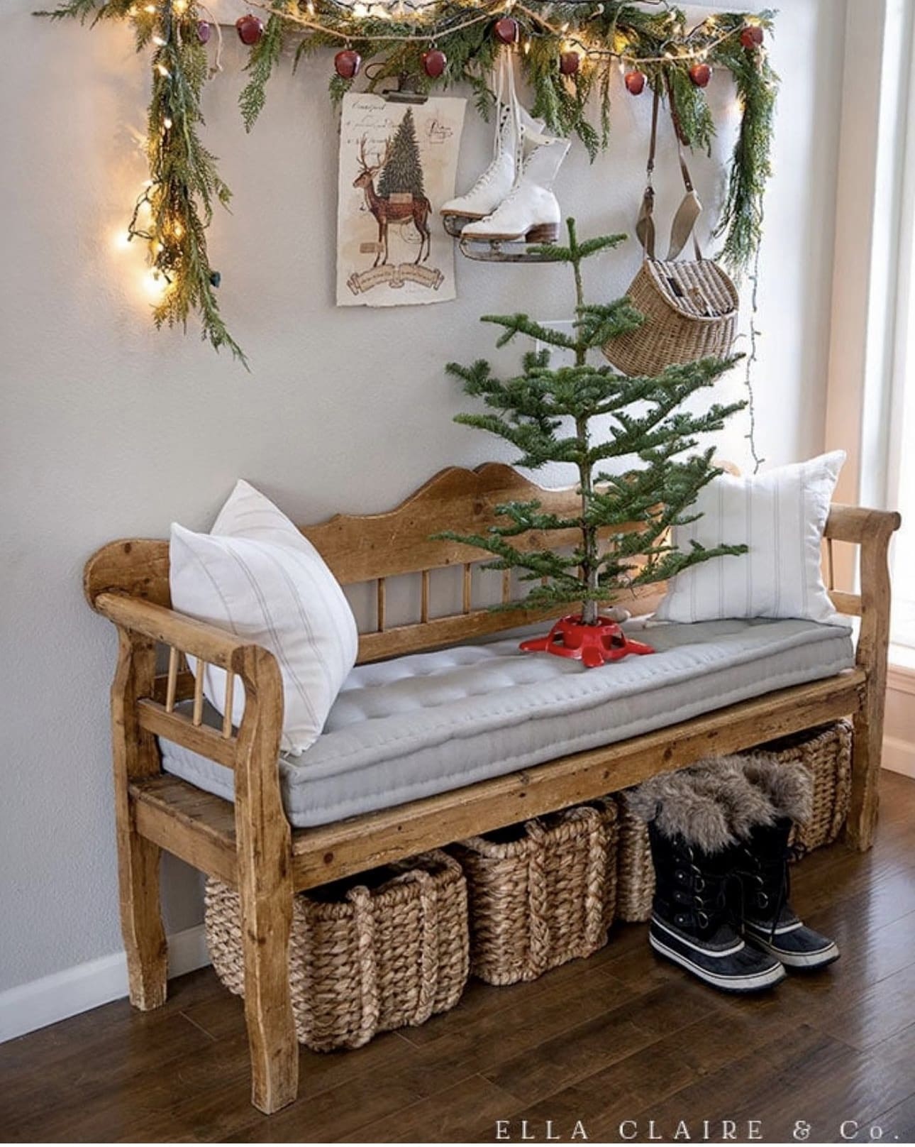 34 Inviting Christmas Entryway Decor Ideas 72 34 Inviting Christmas Entryway Decor Ideas IMG 4826 Christmas Entryway Decor