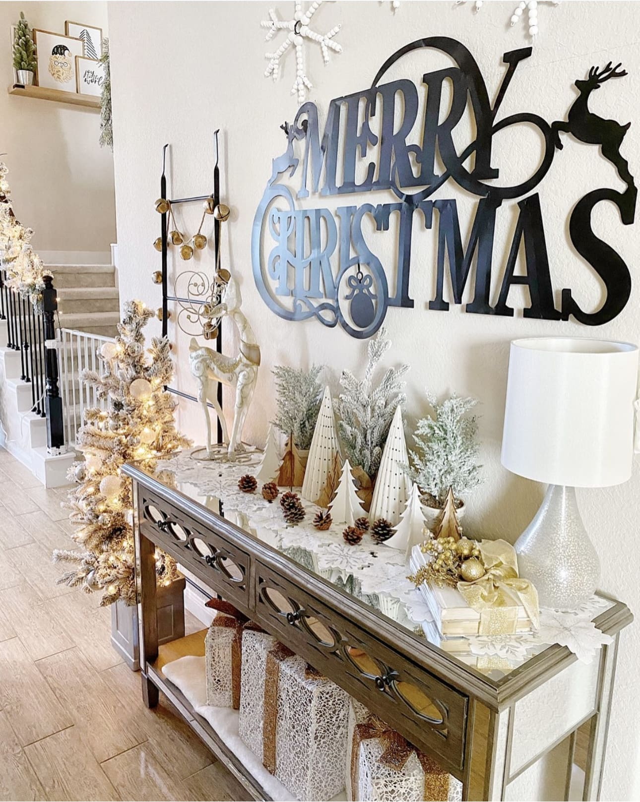 34 Inviting Christmas Entryway Decor Ideas 74 34 Inviting Christmas Entryway Decor Ideas IMG 4827 Christmas Entryway Decor