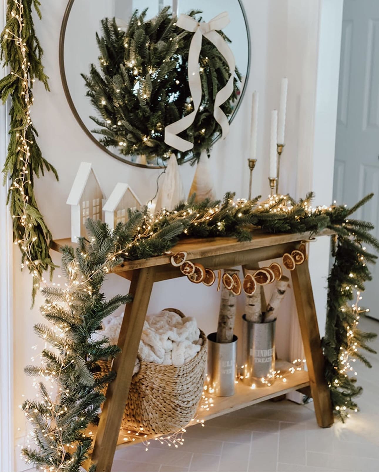 34 Inviting Christmas Entryway Decor Ideas 77 34 Inviting Christmas Entryway Decor Ideas IMG 4828 Christmas Entryway Decor