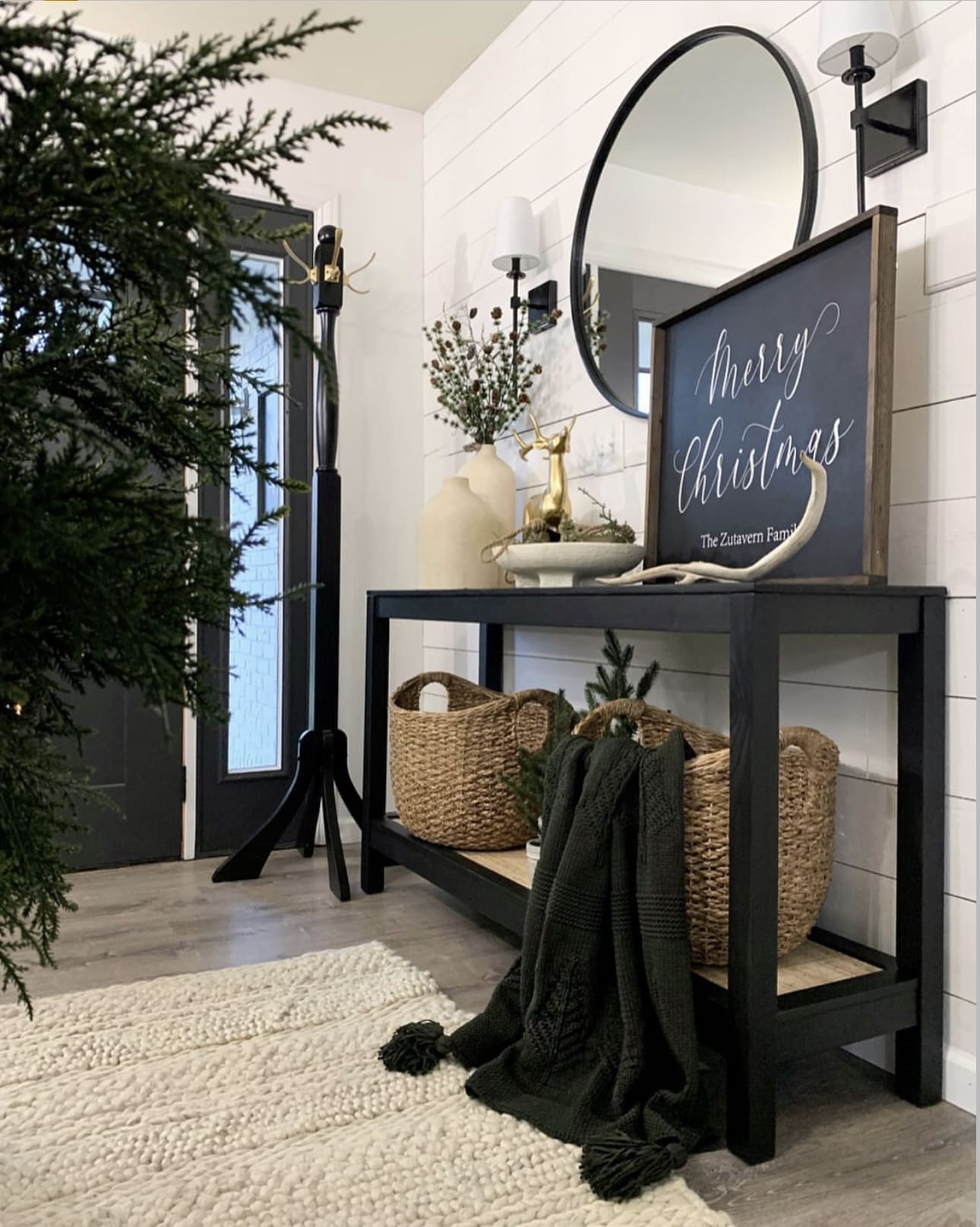 34 Inviting Christmas Entryway Decor Ideas 76 34 Inviting Christmas Entryway Decor Ideas IMG 4830 Christmas Entryway Decor