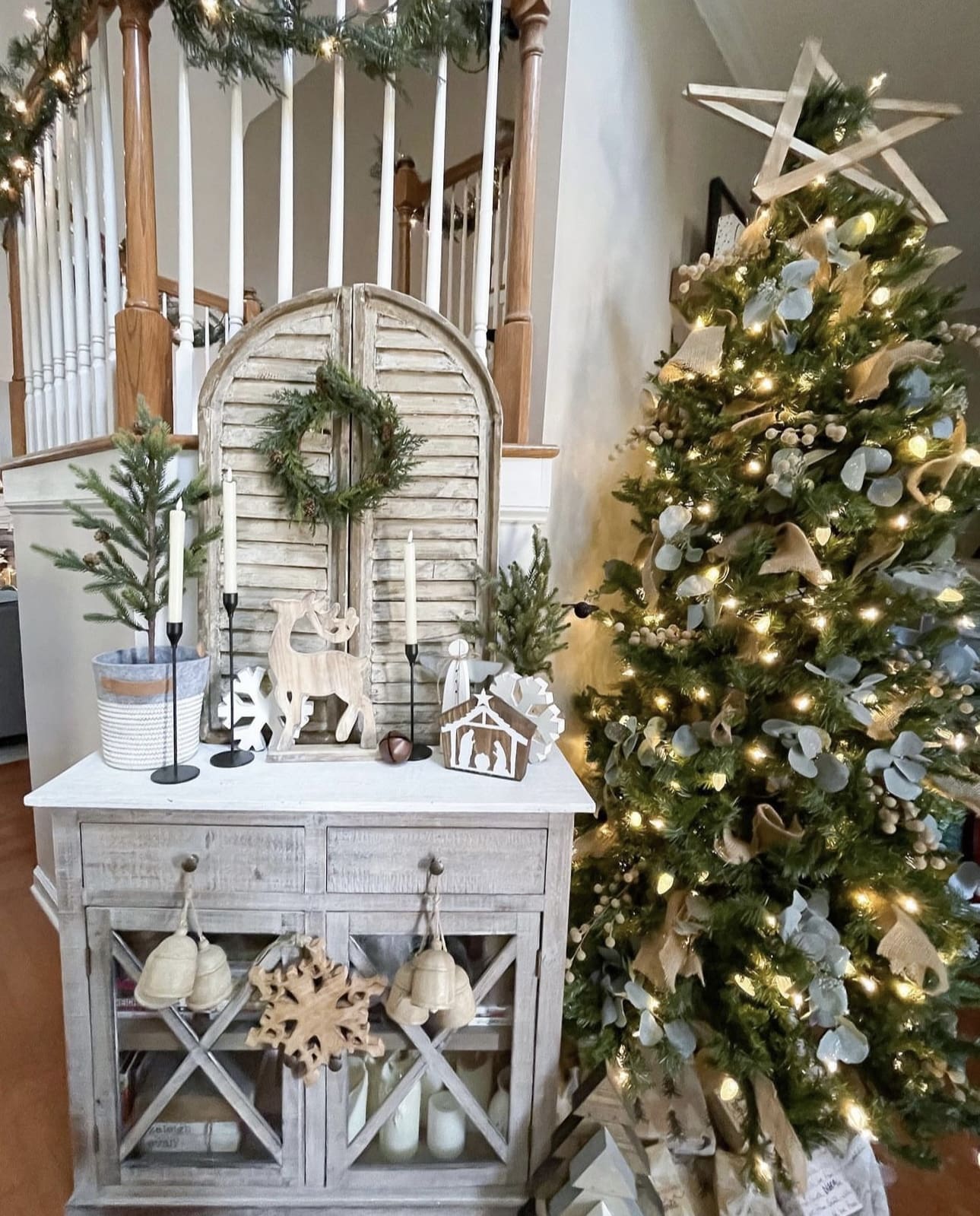 34 Inviting Christmas Entryway Decor Ideas 73 34 Inviting Christmas Entryway Decor Ideas IMG 4831 Christmas Entryway Decor