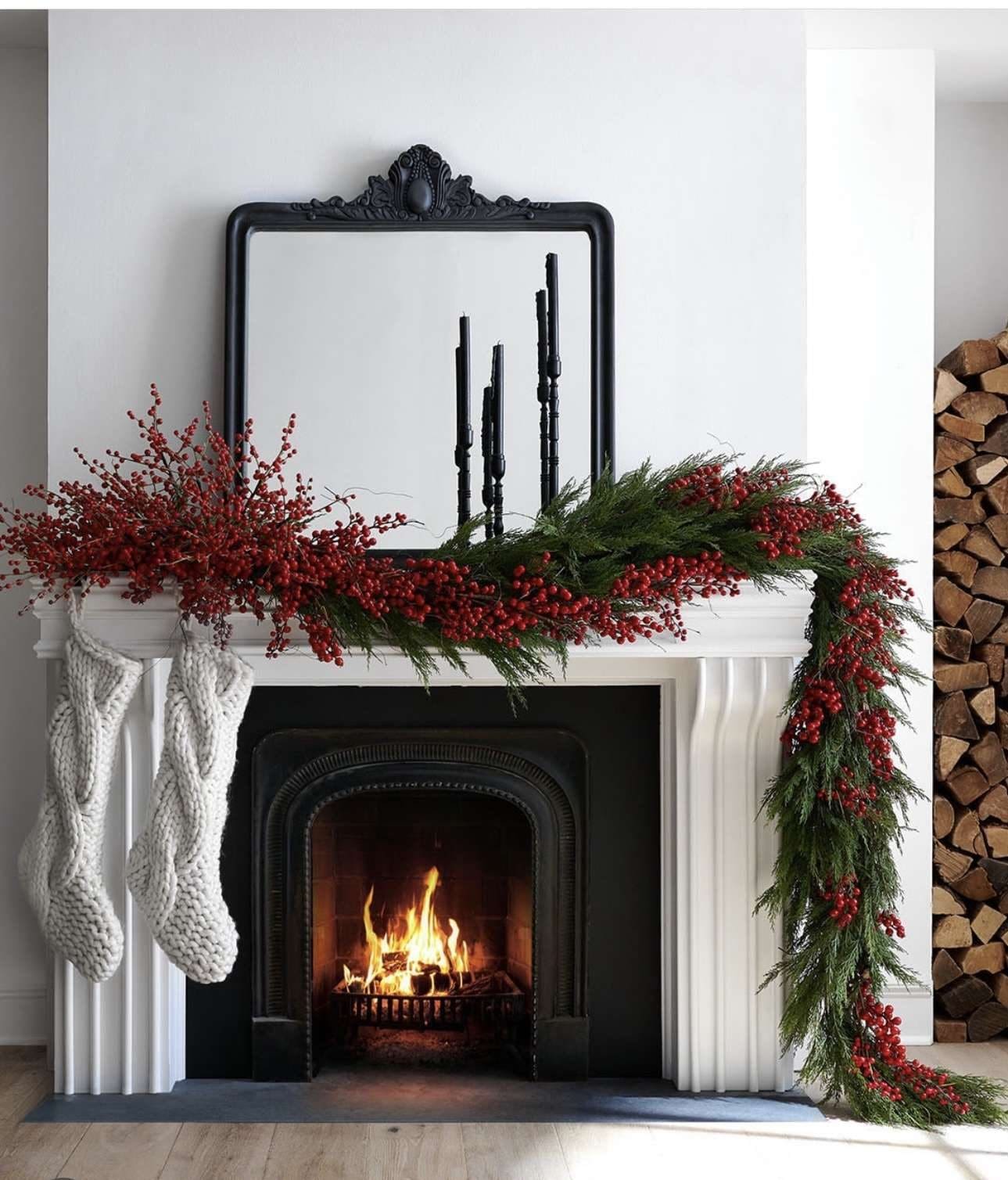 40+ Elegant Christmas Mantel Decor Ideas 19 40+ Elegant Christmas Mantel Decor Ideas IMG 4937 e1699515774506 Christmas Mantel Decor