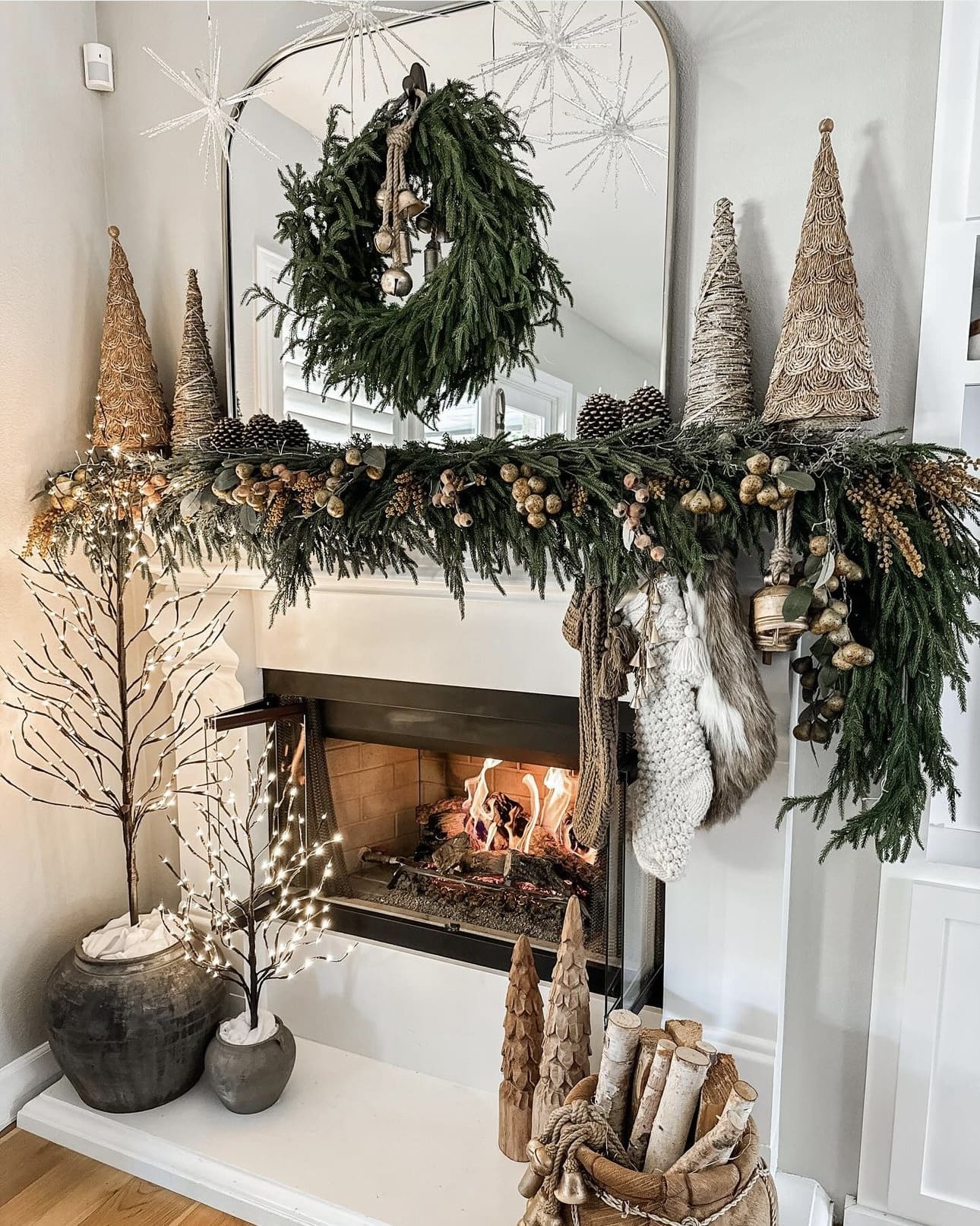 30 Best Christmas Living Room Decor Ideas to Inspire You 90 30 Best Christmas Living Room Decor Ideas to Inspire You IMG 7216 Christmas Living Room Decor Ideas