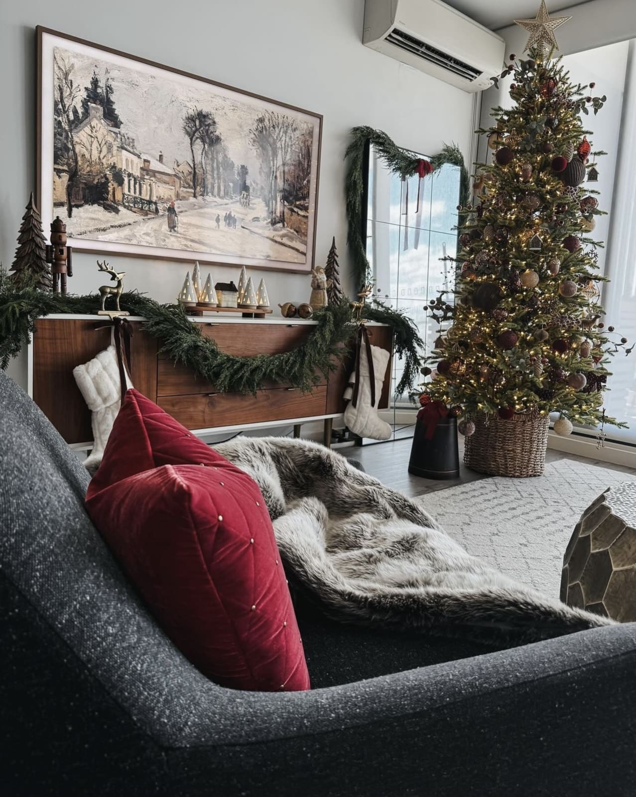 30 Best Christmas Living Room Decor Ideas to Inspire You 76 30 Best Christmas Living Room Decor Ideas to Inspire You IMG 7224 Christmas Living Room Decor Ideas