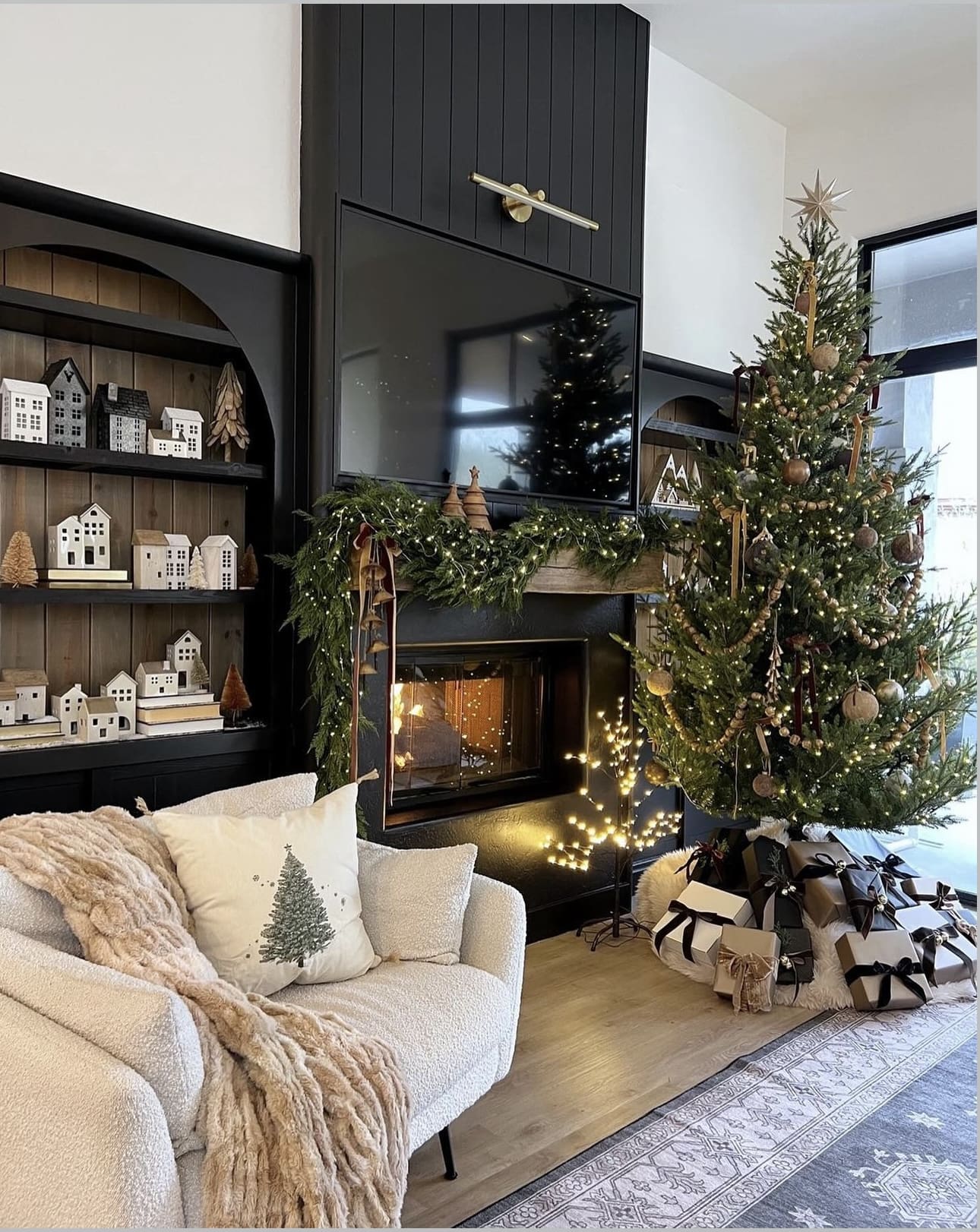 30 Best Christmas Living Room Decor Ideas to Inspire You 71 30 Best Christmas Living Room Decor Ideas to Inspire You IMG 7252 Christmas Living Room Decor Ideas
