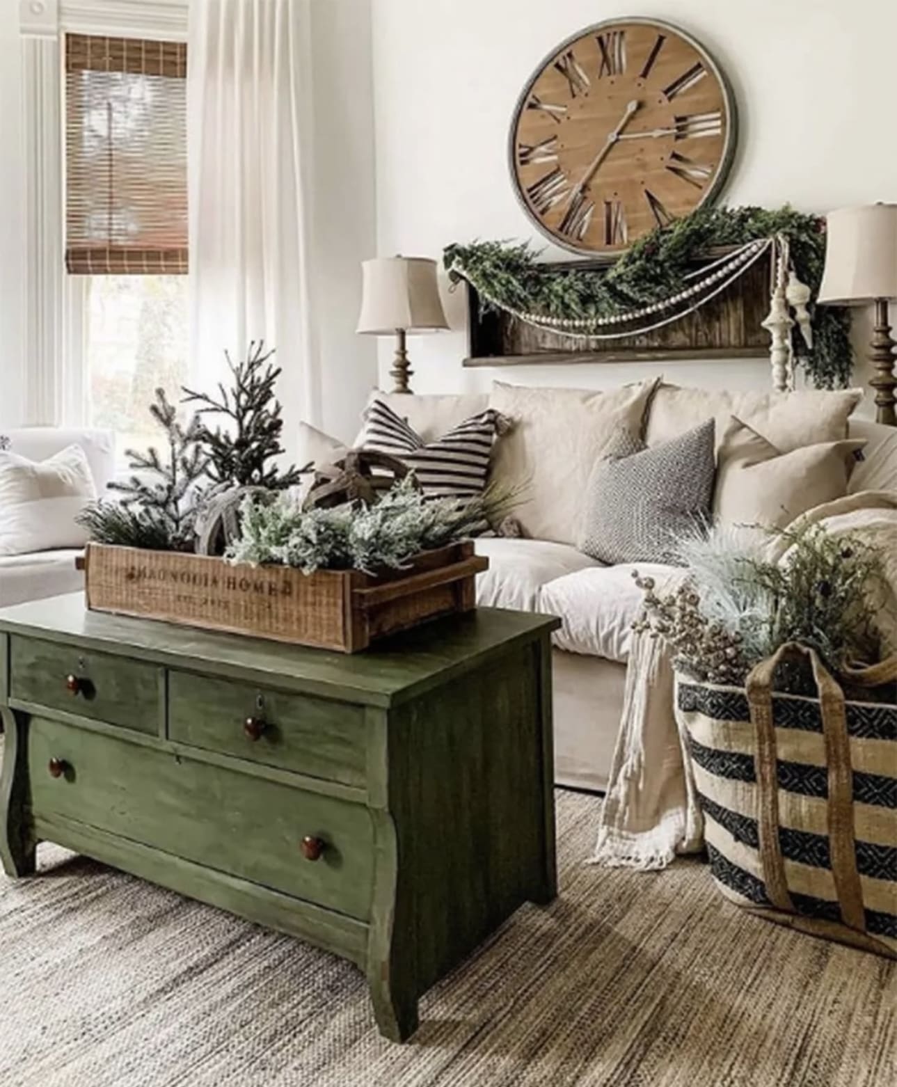 30 Best Christmas Living Room Decor Ideas to Inspire You 84 30 Best Christmas Living Room Decor Ideas to Inspire You IMG 7274 Christmas Living Room Decor Ideas