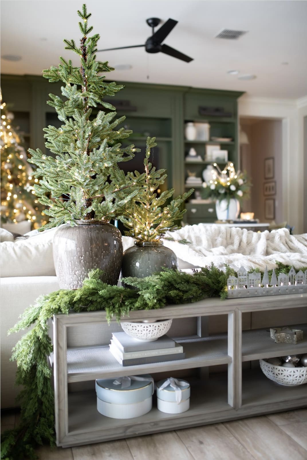 30 Best Christmas Living Room Decor Ideas to Inspire You 86 30 Best Christmas Living Room Decor Ideas to Inspire You IMG 7280 Christmas Living Room Decor Ideas
