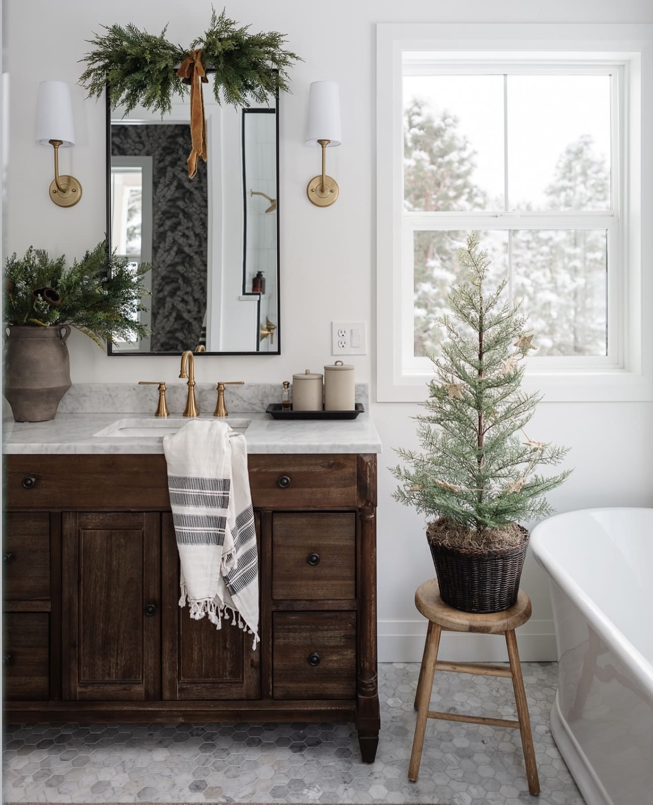 29 Winter Decor Ideas for a Warm and Inviting Home 110 29 Winter Decor Ideas for a Warm and Inviting Home IMG 8868 Winter Decor Ideas