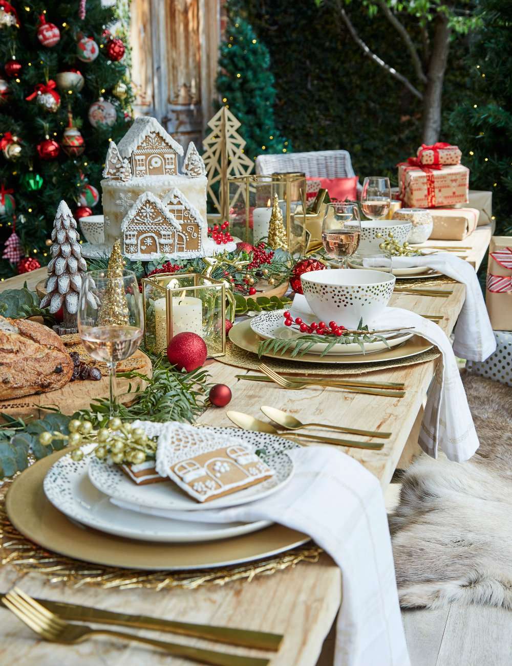 50+ Elegant Christmas Table Decor Ideas to Inspire You 134 50+ Elegant Christmas Table Decor Ideas to Inspire You jbhjbhj Christmas Table Decor