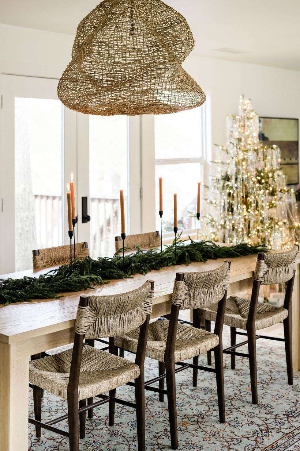 50+ Elegant Christmas Table Decor Ideas to Inspire You 133 50+ Elegant Christmas Table Decor Ideas to Inspire You JNJJN Christmas Table Decor