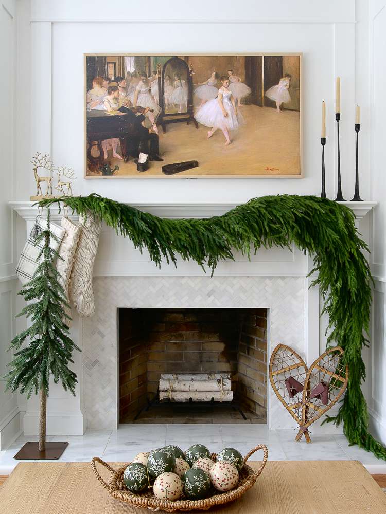 40+ Elegant Christmas Mantel Decor Ideas 20 40+ Elegant Christmas Mantel Decor Ideas nbhbjh Christmas Mantel Decor