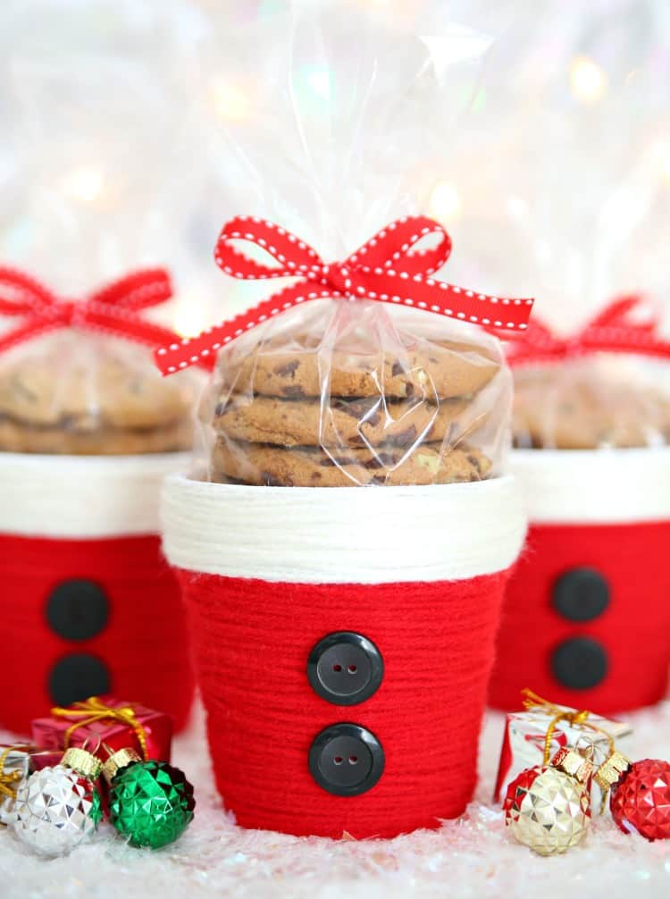 30 Insanely Cute DIY Christmas Gift Ideas to Impress Anyone 74 30 Insanely Cute DIY Christmas Gift Ideas to Impress Anyone Santa Treat Cups 1 DIY Christmas Gift Ideas