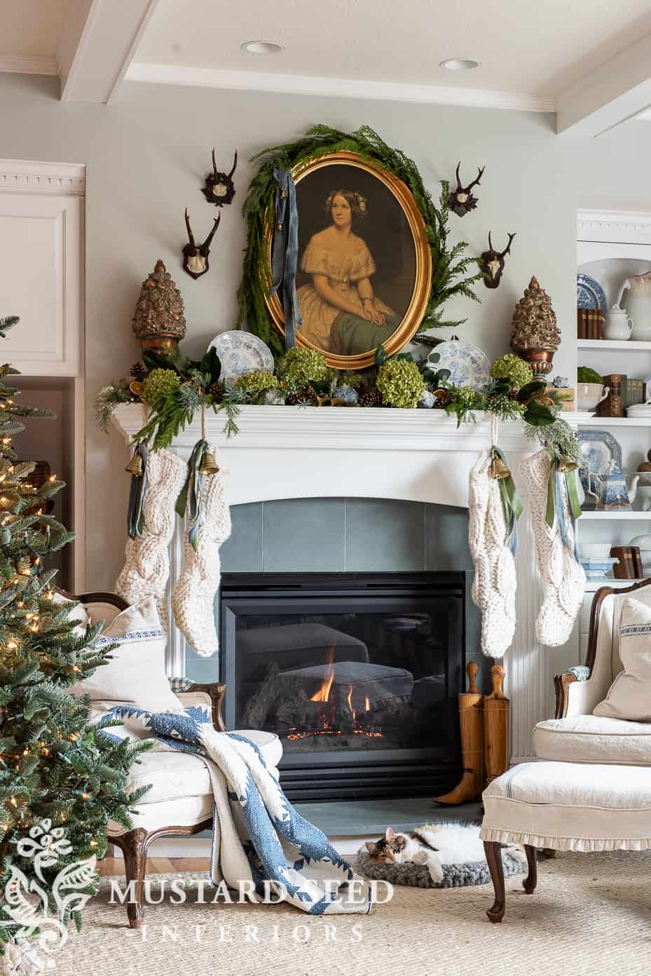 40+ Elegant Christmas Mantel Decor Ideas 25 40+ Elegant Christmas Mantel Decor Ideas sdaswd Christmas Mantel Decor