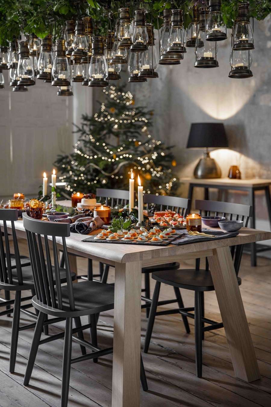 50+ Elegant Christmas Table Decor Ideas to Inspire You 109 50+ Elegant Christmas Table Decor Ideas to Inspire You Taking the Christmas Table Decorations to New Levels 3 Christmas Table Decor
