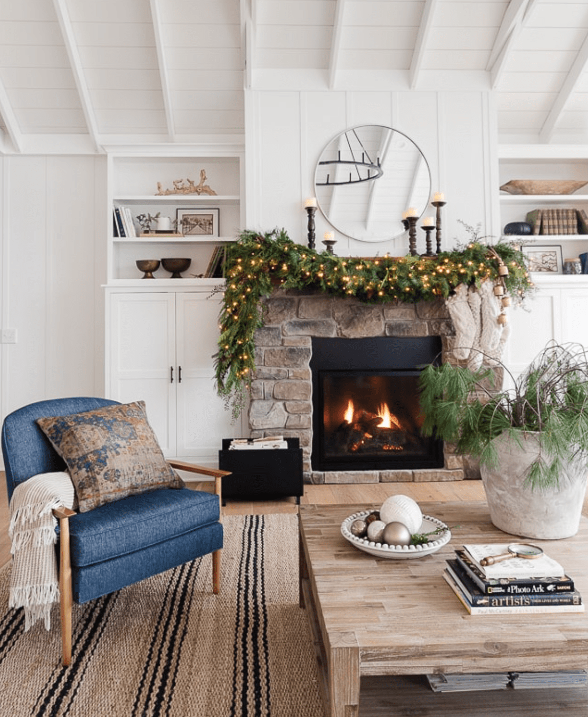 40+ Elegant Christmas Mantel Decor Ideas 10 40+ Elegant Christmas Mantel Decor Ideas Screenshot 2023 11 09 at 09.47.22 Christmas Mantel Decor