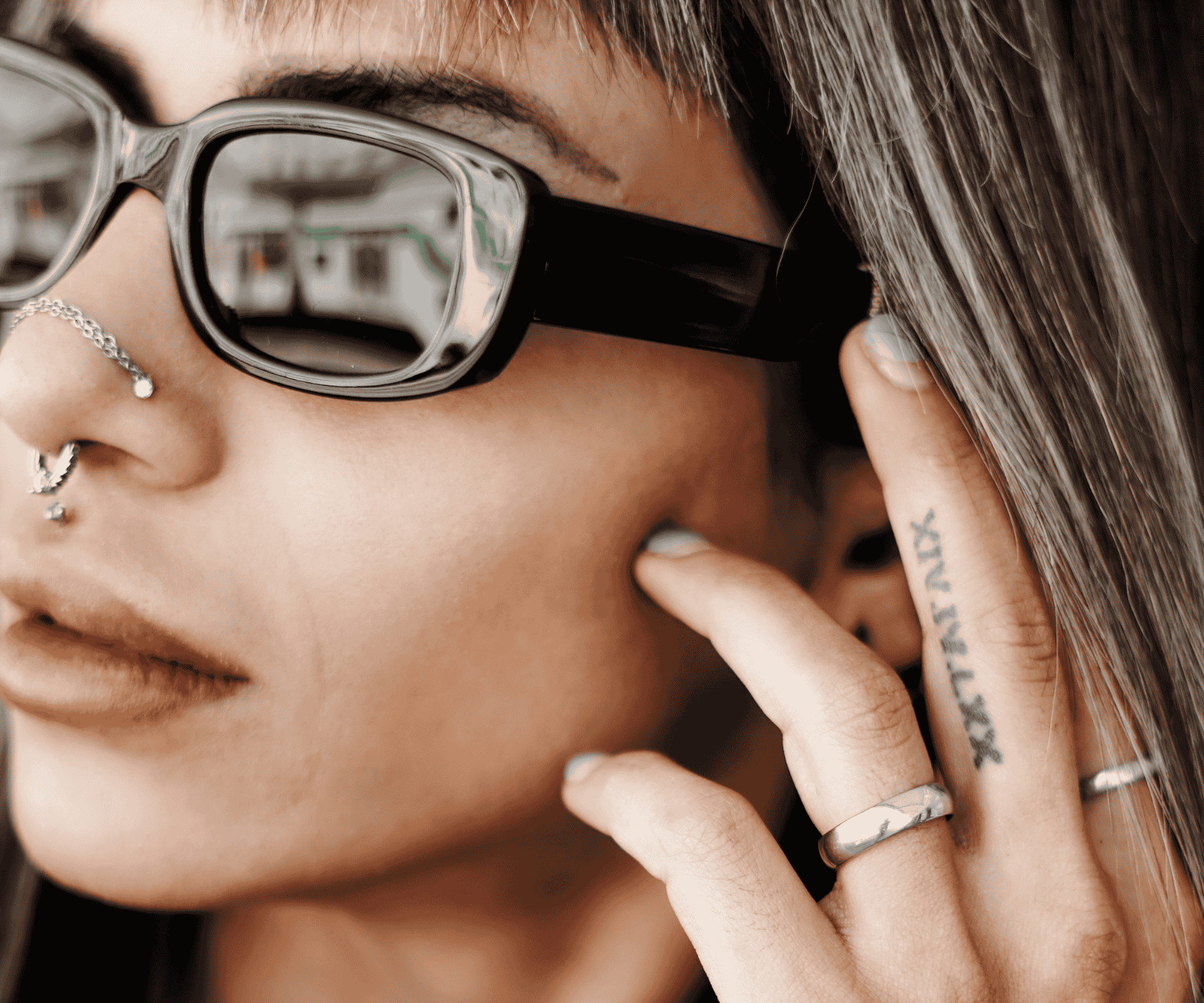 How to Pair Piercing Jewelry With Your Sunglasses Style 8 How to Pair Piercing Jewelry With Your Sunglasses Style Untitled 1000 x 900 px 1000 x 1500 How to Pair Piercing Jewelry With Your Sunglasses Style