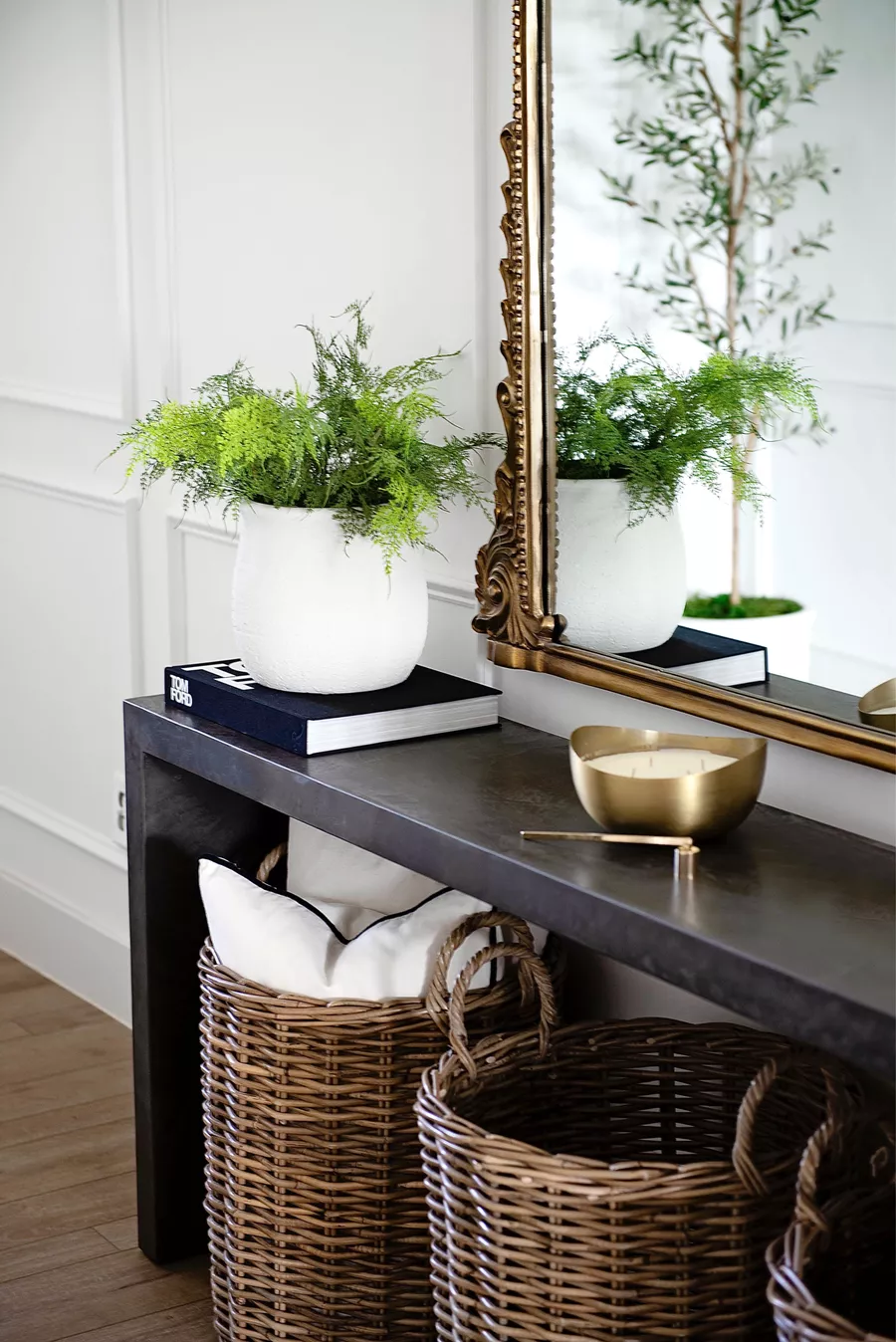 45 Modern and Elegant Entryway Table Decor Ideas 3 45 Modern and Elegant Entryway Table Decor Ideas Entryway Table Decor