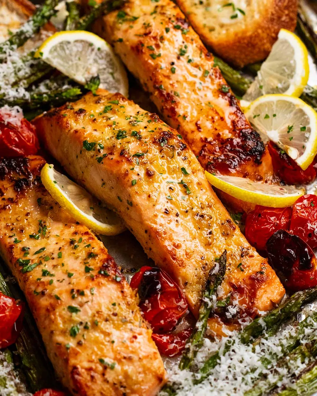 30 Easy & Romantic Valentine’s Dinner Ideas for Couples 76 30 Easy & Romantic Valentine’s Dinner Ideas for Couples Lemon garlic salmon tray bake 1 Valentine’s Dinner Ideas